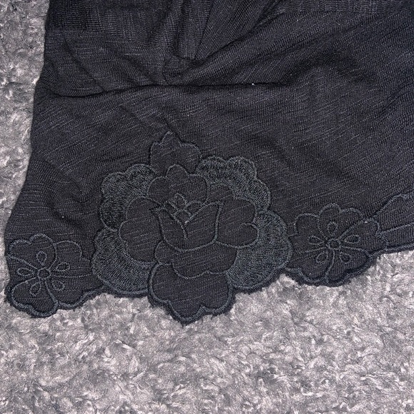 Old navy tshirt - Picture 2 of 3